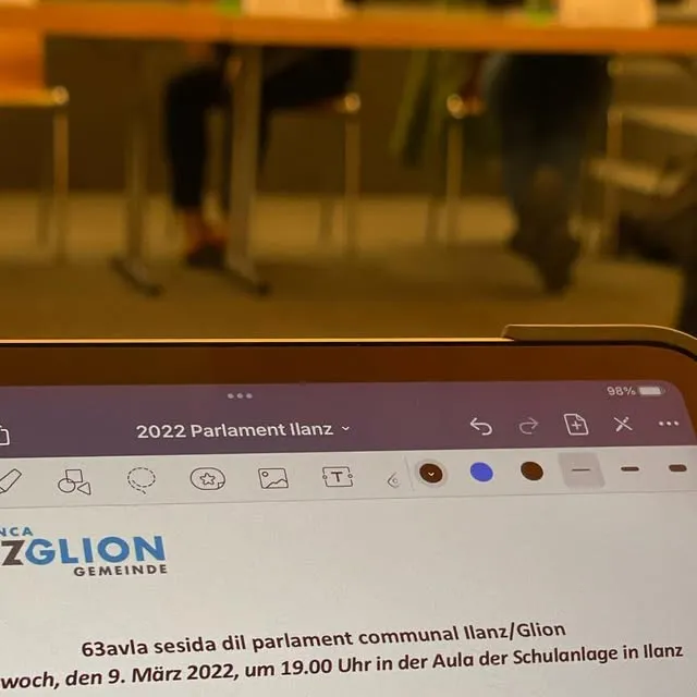 Gian Marco Bianchi an der ersten Parlamentssitzung der Ersten Legislatur in Ilanz/Glion – verwurzelt in der Region, engagiert für ihre Zukunft.
