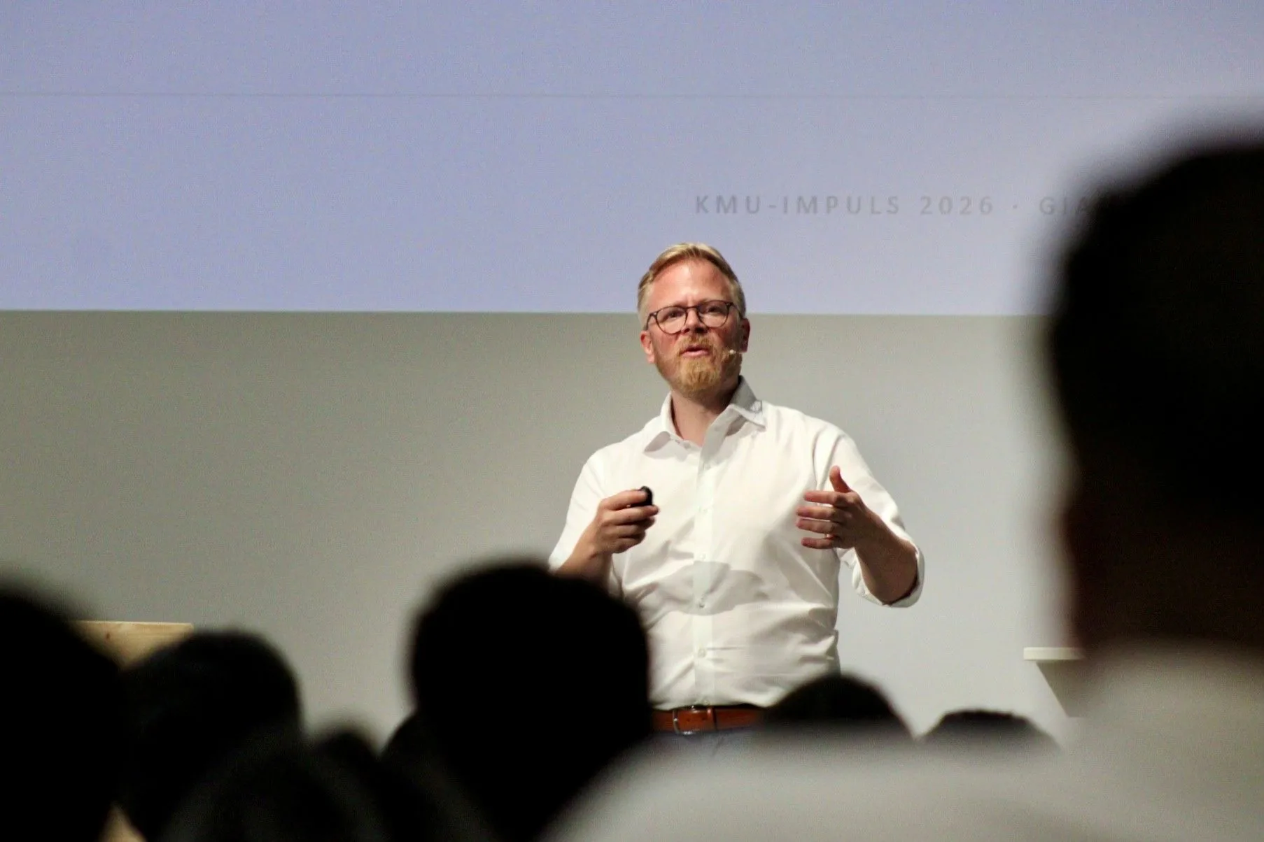 Gian Marco Bianchi referierte am KMU-Impuls 2026 des Bündner Gewerbeverbands zum Thema künstliche Intelligenz – vor Publikum im Saal und im Livestream. Im Rückblick des Verbands auf LinkedIn wird er namentlich verdankt, die Aufzeichnung der Referate steht online.